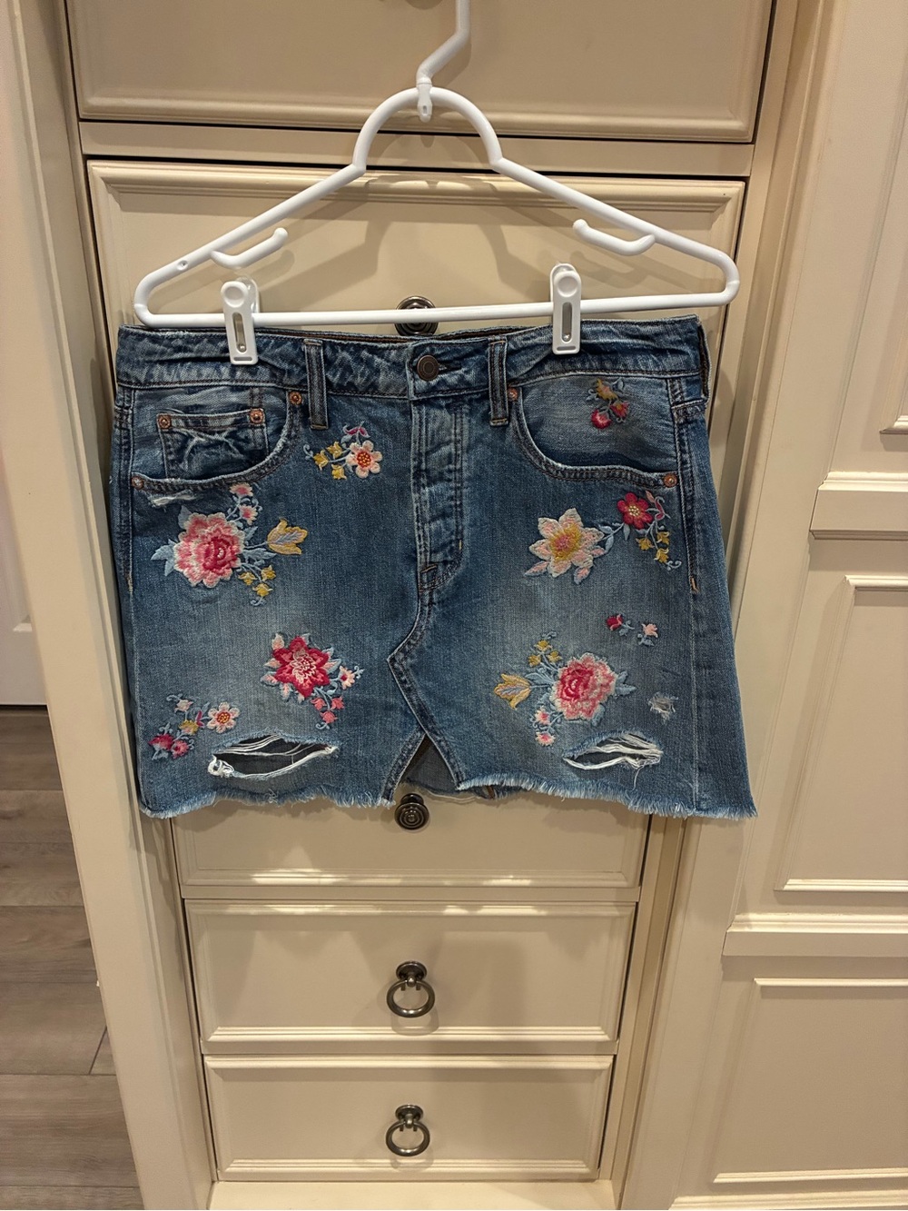 American Eagle Outfitters Blue Embroidered Floral Denim Mini Skirt